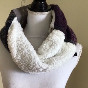 David & Young Figure 8 Scarf NWT